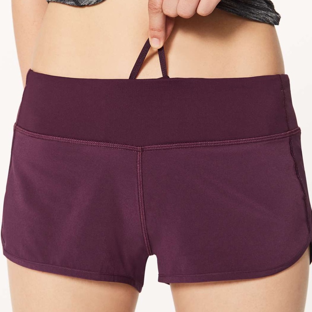 Lululemon Speed Up Low-Rise Short 2.5" (maroon)